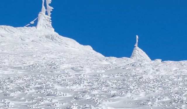 3 bin 107 rakımlı Karagöl Tepesi'nde enerji sistemini onardılar