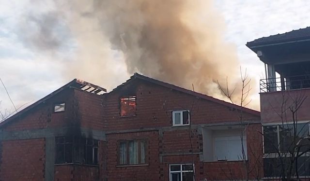 6 katlı binanın çatı katında yangın