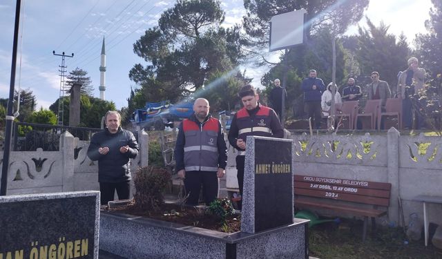 6 Şubat depremlerinde hayatlarını kaybedenler mezarı başında anıldı