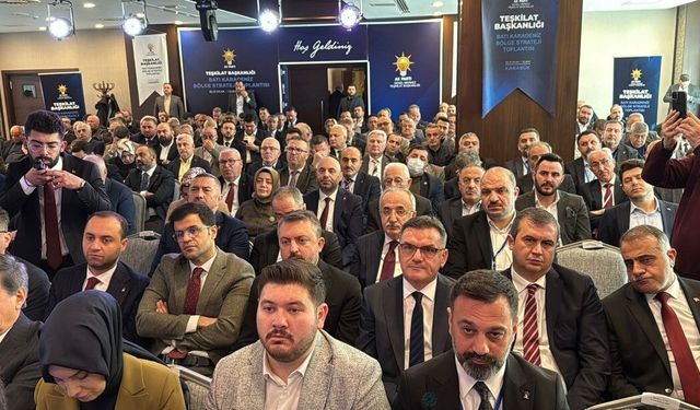 AK Parti'li Büyükgümüş: Özgür Özel bir gün davanın savcısı, bir gün avukatı oluyor