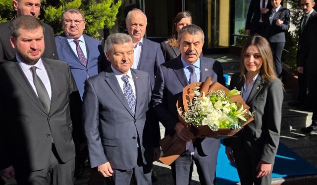 Bakan Tekin: 168 kişinin imzaladığı metinle ilgili suç duyurusunda bulunacağız