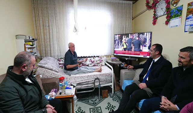 Başkan Ekim'den hastalara ziyaret