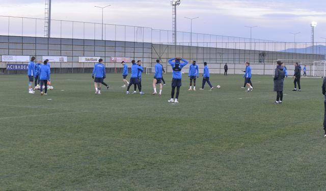 Çaykur Rizespor'da teknik direktör Recep Uçar ve Qazim Laçi'den açıklamalar / Haber eklendi