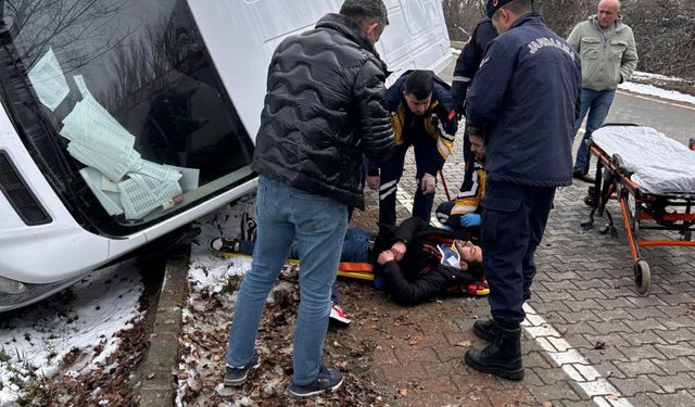 Çorum'da sıkışan sürücüyü itfaiye ekipleri kurtardı