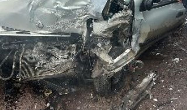 Çorum'da traktör ile otomobil çarpıştı; 1 ölü, 2 yaralı