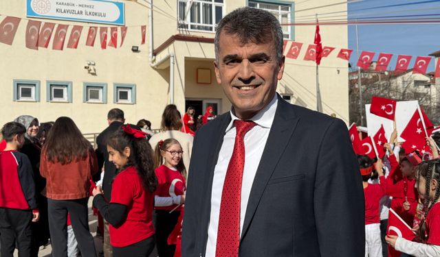 Karabük'te öğrencilerden bayrak etkinliği
