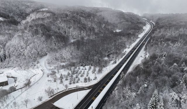 Karla kaplı Bolu Dağı dron ile görüntülendi