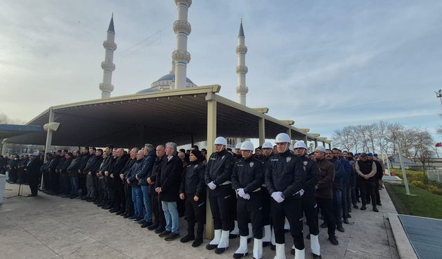 Kazara kendini vuran polis memuru için emniyette tören (2)