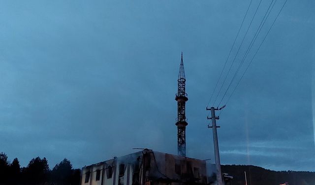 Köy camisi alev alev yandı