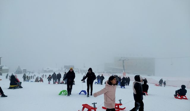 Petek Gençle gençler Akdağ'ı keşfe doydu