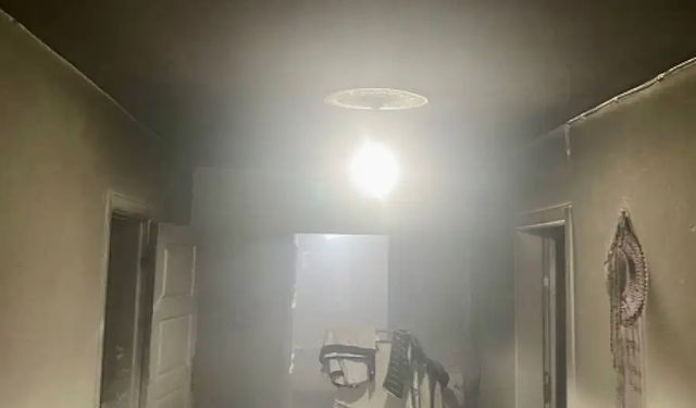 Sobadan çıkan kıvılcımlar, yangına neden oldu; 3 kişi hastaneye kaldırıldı