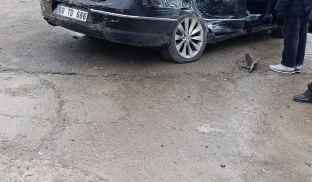 Tokat'ta öğrencileri taşıyan minibüsle otomobil çarpıştı: 6 öğrenci yaralı