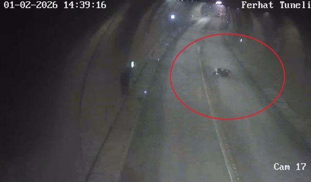 Tünelde motosikletin devrilip sürüklendiği kaza kamerada