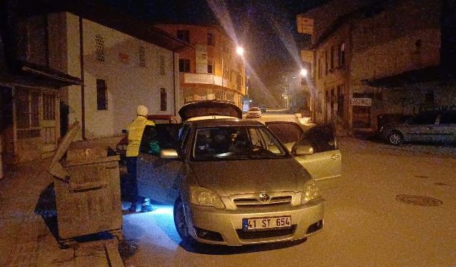 Uygulama yapan ekipler otomobilde uyuşturucu hap ele geçirdi