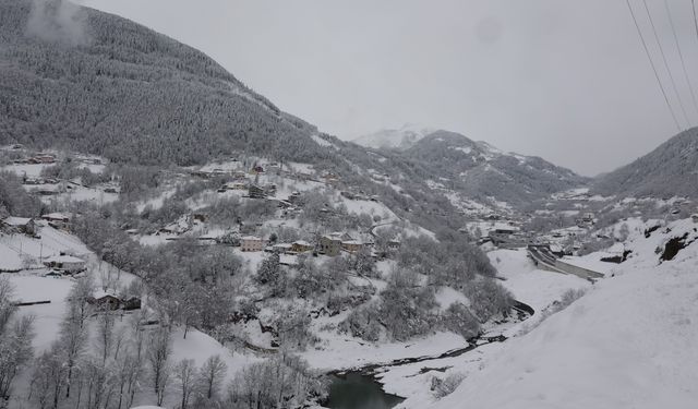 Zigana Dağı beyaza büründü