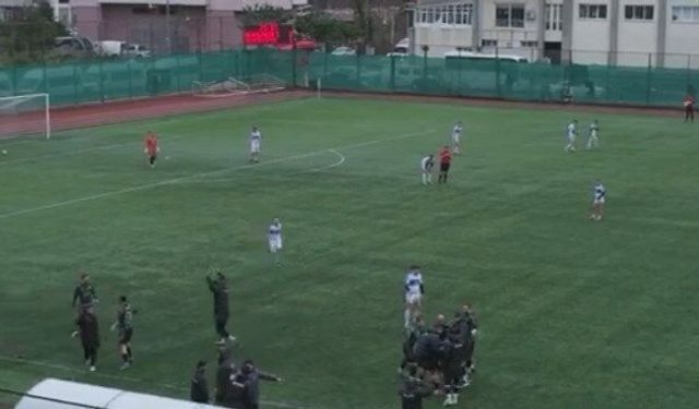 Artvin'de amatör maçta tekmeli yumruklu kavga kamerada