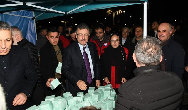 Başkan Genç'ten Kadir Gecesi'nde ikram