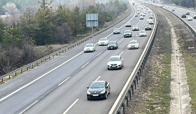 Bayram tatili dönüşünde Bolu'da trafikte hafif yoğunluk (2)