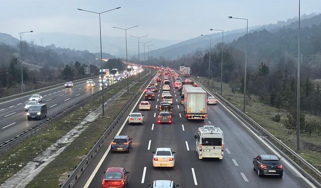 Bayram tatili dönüşünde Bolu'da ulaşım yavaşladı