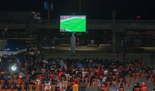 Canik'te Milli maç heyecanı dev ekranla paylaşıldı