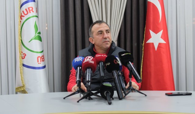 Çaykur Rizespor Teknik Direktörü Recep Uçar: Tribünde bulunan insanlara da çok büyük sorumluluk düşüyor