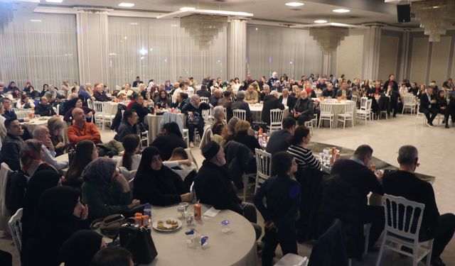 Down sendromlu çocukların semazen ve zeybek gösterisi beğeni topladı