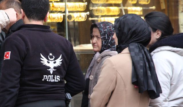 Gazeteciyi darbeden kuyumcu gözaltına alındı