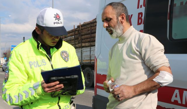 Hafriyat kamyonunun çarptığı otomobildeki 6'sı çocuk, 9 kişi yaralandı