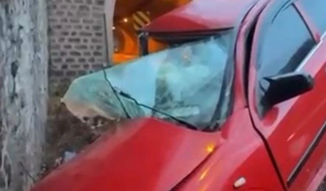 İki otomobilin çarpıştığı kaza kamerada; 1 ölü, 5 yaralı