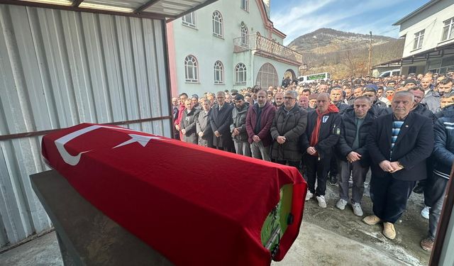 Kazada ölen ambulans şoförü toprağa verildi