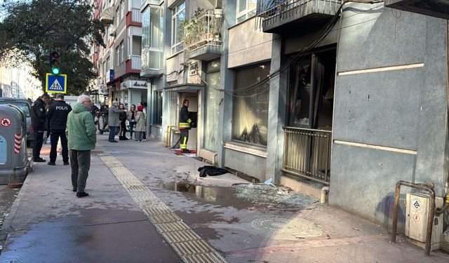 Komşusu ile tartışıp, kendi evini yaktı