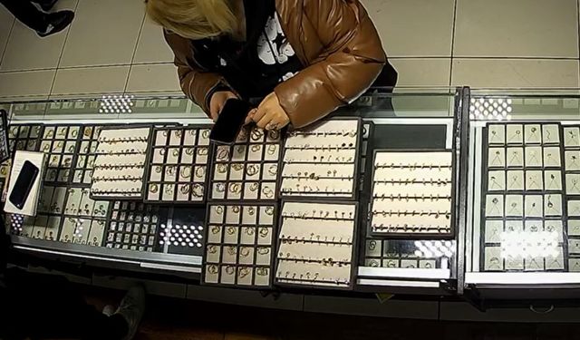 Kuyumcudaki hırsızlık kamerada