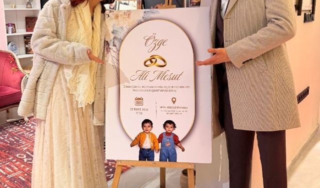 Nişanlarında tiyatro gösterisi yaptılar; 40 yıl sonraki hallerini canlandırdılar