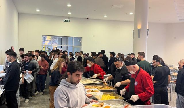 OMÜ'de binlerce öğrenci her akşam iftarda buluşuyor