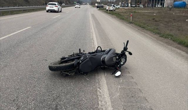 Otomobilin çarptığı motosikletin sürücüsü ağır yaralandı