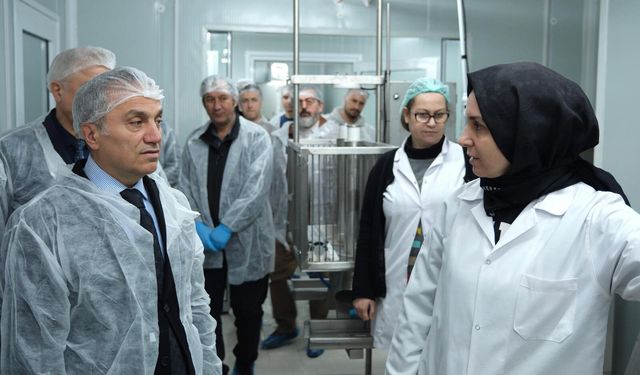 Rektör Yılmaz, Süt İşletme Tesisleri'nde incelemelerde bulundu