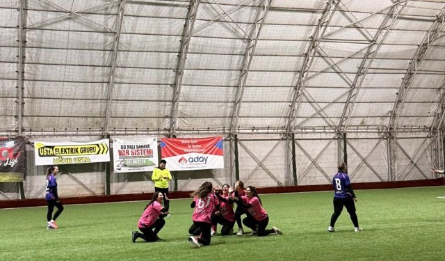 Samsun'da kadınlar futbol sahasında buluştu