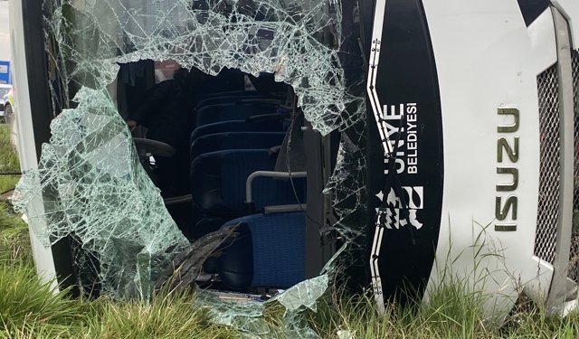 Samsun'da otobüs yan yattı: 9'u öğrenci, 11 yaralı