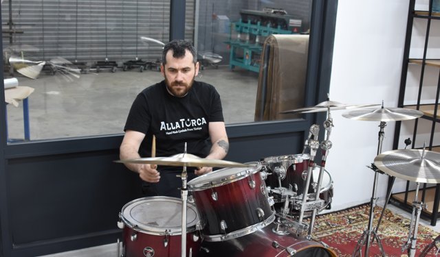 Samsun'dan 33 ülkeye el yapımı bateri zili; 1400 derecede dövülüp dünyaya satılıyor
