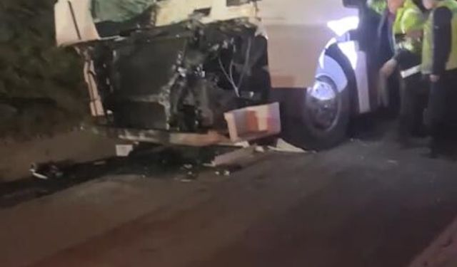 TIR önünde seyreden TIR'a çarptı: 1 yaralı