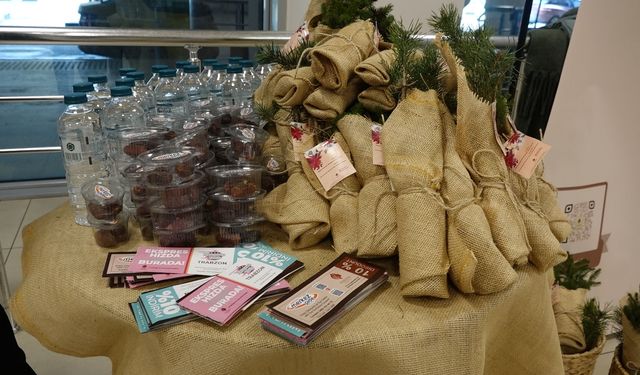 Trabzon'da kadın yolculara 8 Mart'ta fidan sürprizi