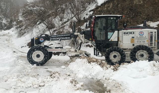 Trabzon'da karla kapalı mahalle yolu kalmadı