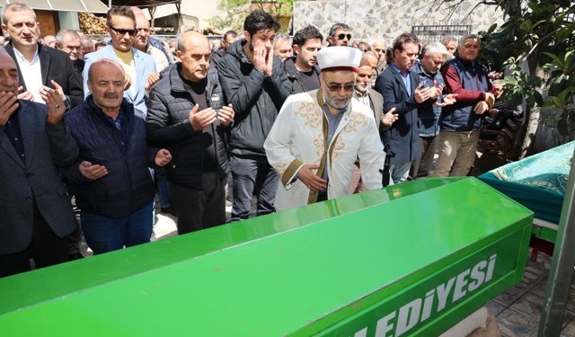 1 gün arayla ölen kardeşler, yan yana toprağa verildi