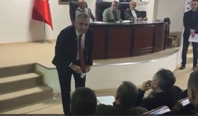 Akçakoca Belediyesi Meclisi toplantısında gerginlik