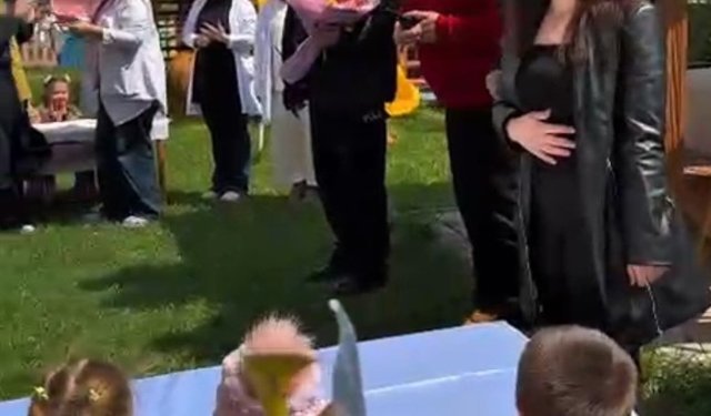 Anaokulu öğrencilerinden şüpheli şahıs ihbarına gelen polislere pastalı sürpriz