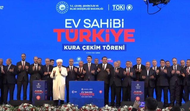 Bakan Kurum, Çorum'da 'Ev Sahibi Türkiye' kura çekim törenine katıldı
