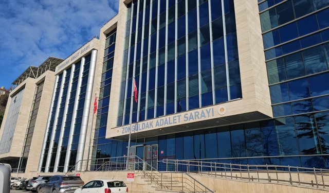 Banyo duvarını delip gizli kamerayla komşusu ve kızlarını kayda alan şüpheli tutuklandı