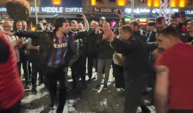 'Bizim Çocuklar'ın başarısı Trabzon'da horon ve kolbastı oynayarak kutlandı