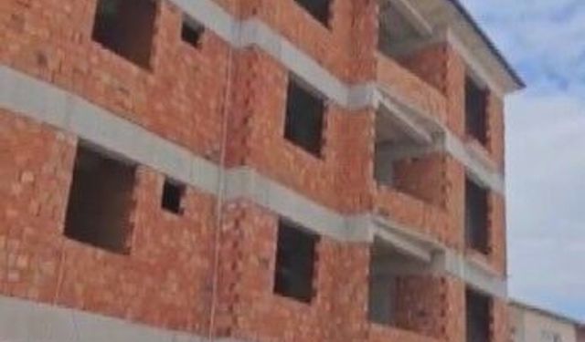 Çalıştığı inşaatın çatısından düşüp öldü