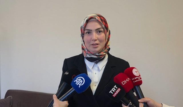 Diyaliz yatağı okul sırası oldu; 13 yaşındaki Melek'in okuma azmi